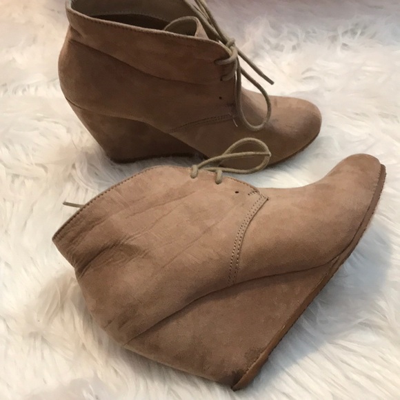 Bella Marie tan booties size 7 - Picture 3 of 5